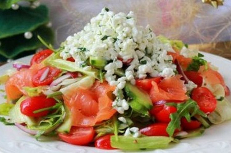 Vegetable Salad with Cottage Cheese and Red Fish
