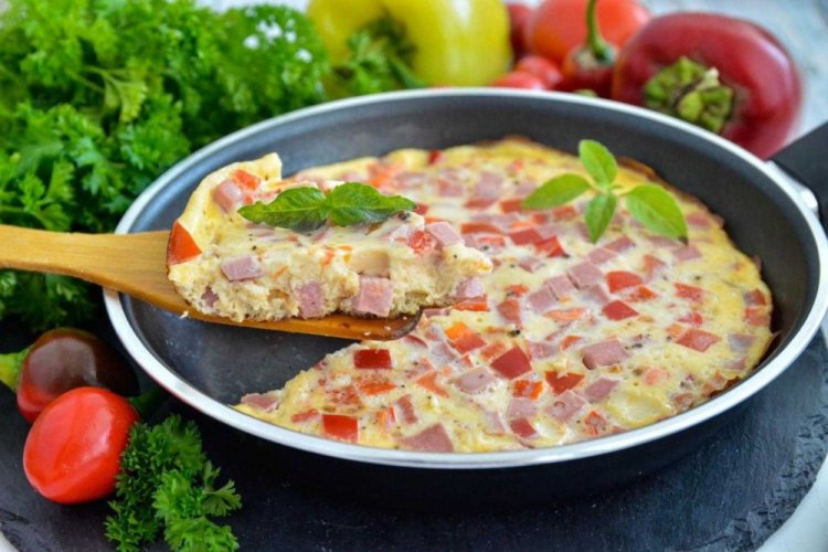 Tortilla con salchicha y verduras