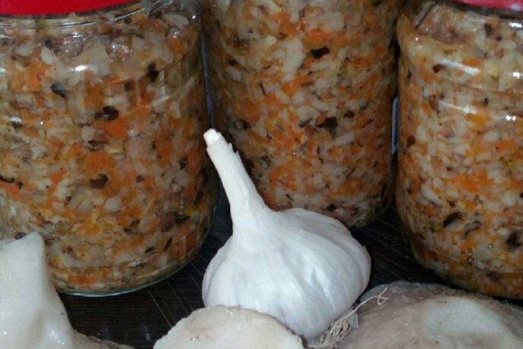Caviar de Lactarius Resimus con vinagre para el invierno