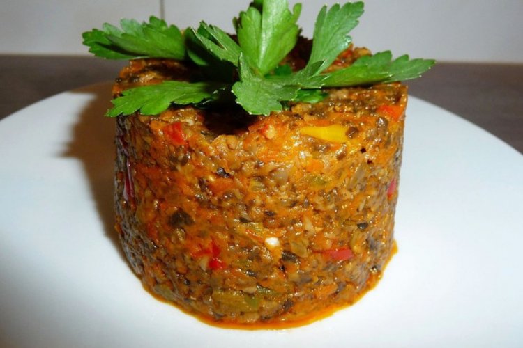 Caviar de Lactarius Resimus con pasta de tomate para el invierno