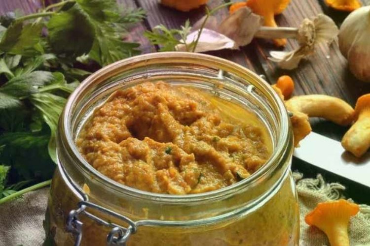 Chanterelle Caviar with Tomato Paste