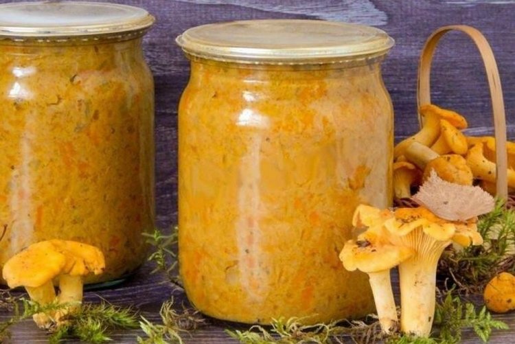 Chanterelle Caviar with Onions and Carrots for Winter