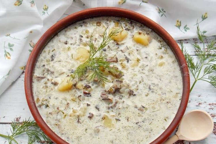 Gruzdyanka with Sour Cream and Pickled Cucumber
