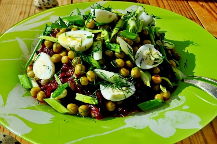 Seaweed Salad with Quail Eggs