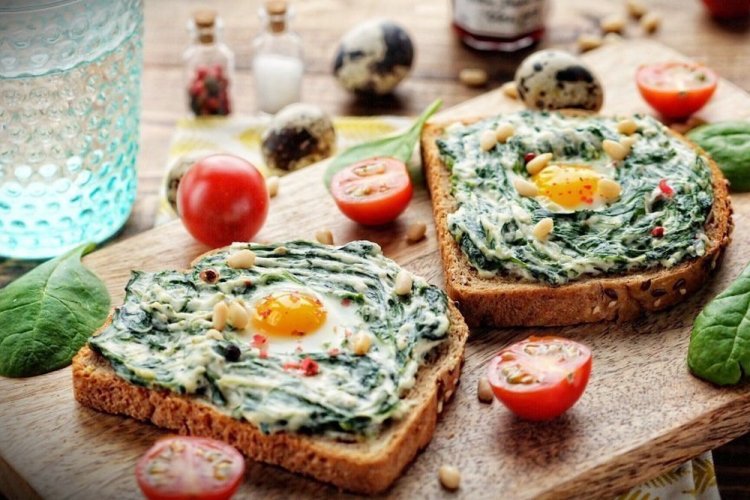 Hot Toasts with Quail Eggs and Cream Cheese