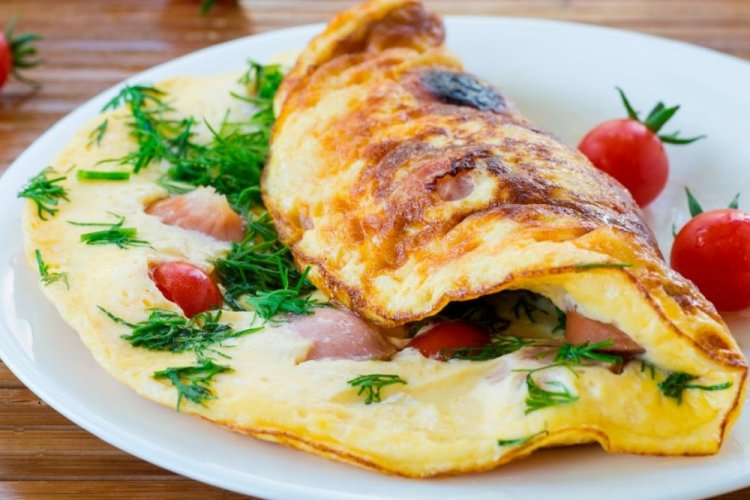 Omelet with Sausages and Tomatoes
