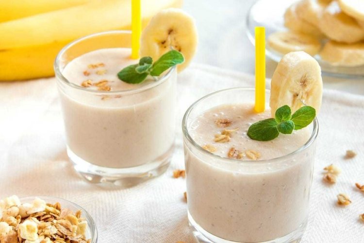 Smoothie de plátano con leche condensada