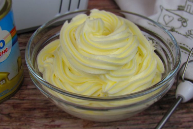 Crema de mantequilla con leche condensada