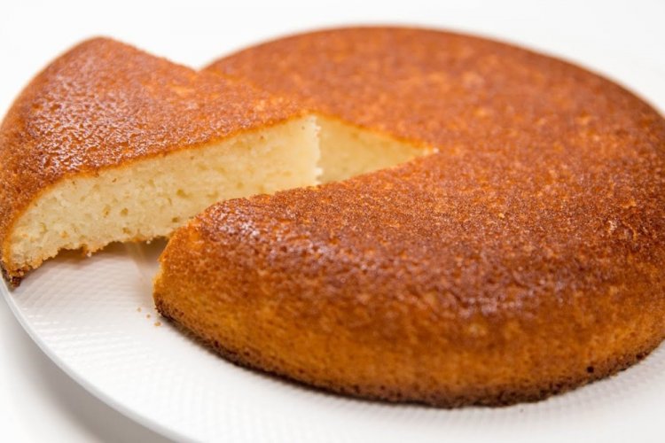 Kefir Semolina Cake (Mannik)