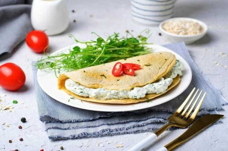 Oat Pancake with Egg, Processed Cheese, and Tuna