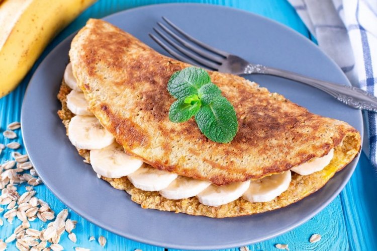 Oatmeal Pancake with Banana and Yogurt