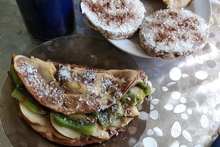 Chocolate Oatmeal Pancake with Chocolate and Kiwi