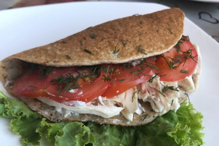 Oatmeal Pancake with Chicken and Cheese
