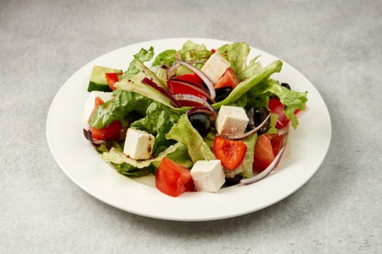 Greek Salad with Tofu