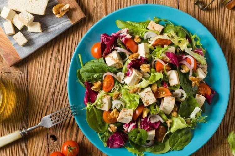 Red Cabbage, Tofu, and Spinach Salad