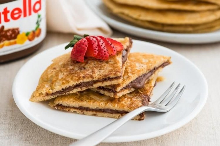 Oat Pancake with Cottage Cheese and Nutella