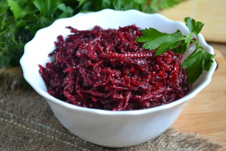 Remolacha estofada con pasta de tomate