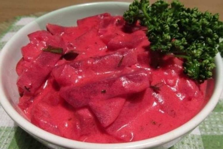 Remolacha estofada con crema agria