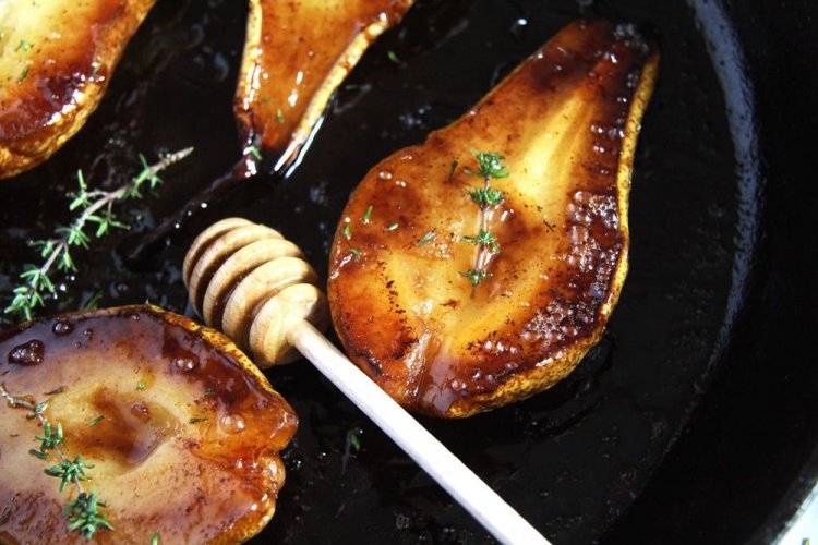 Peras asadas con cebolla
