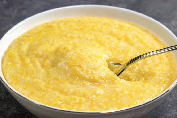 Gachas de maíz con crema agria