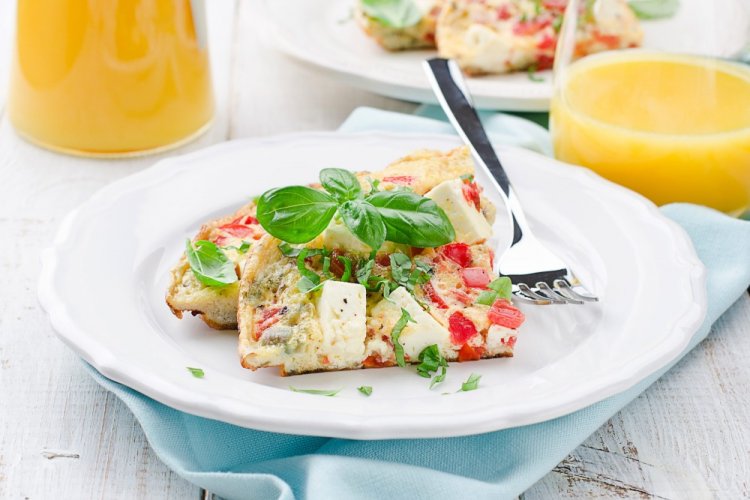 Omelet with Feta and Tomatoes