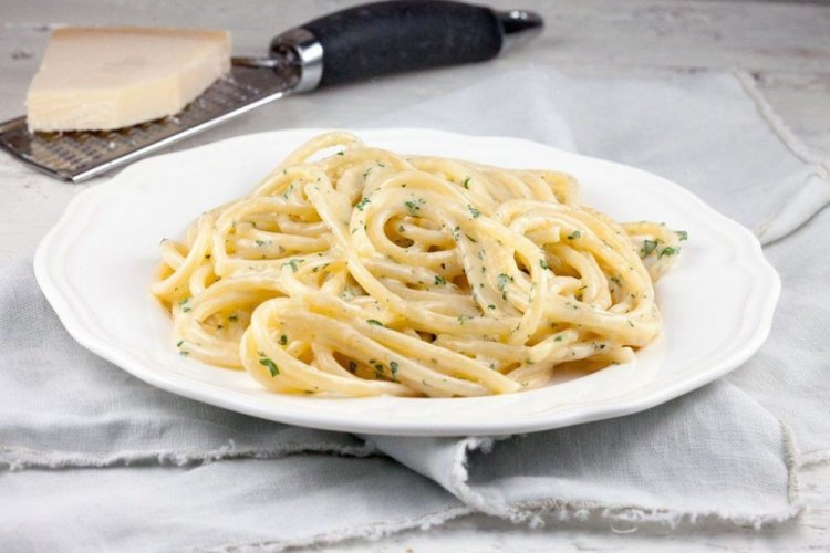 Pasta with Cream and Parmesan