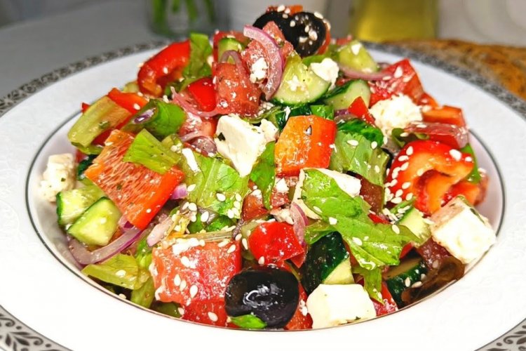 Shopska Salad with Raw Bell Pepper