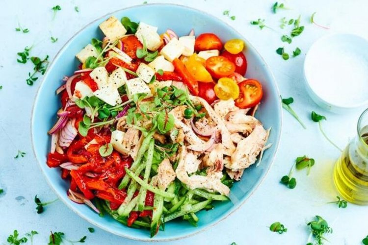 Shopska Salad with Chicken