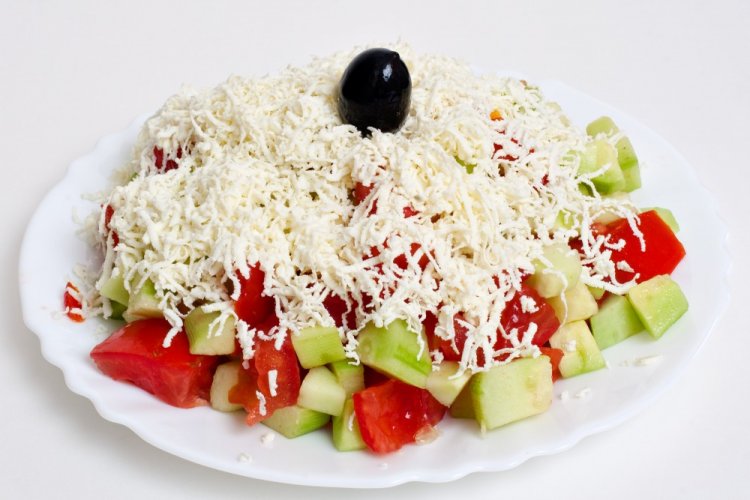 Shopska Salad with Ham