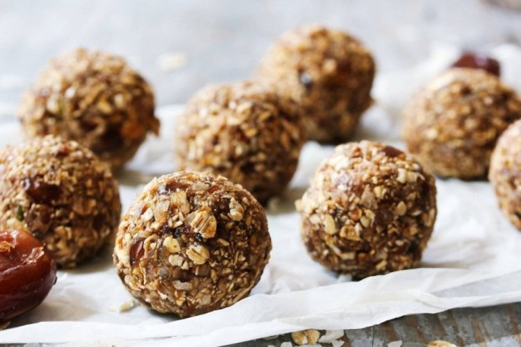 Bombones saludables de copos de avena con frutos secos