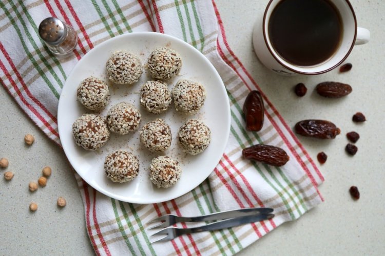 Bombones saludables de garbanzos y ciruelas pasas