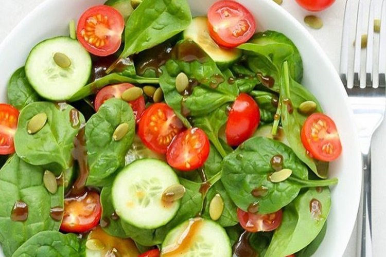 Salad with Spinach and Cucumbers