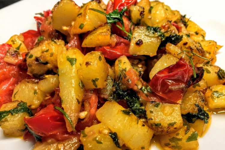 Potatoes with Vegetables in Tomato Sauce
