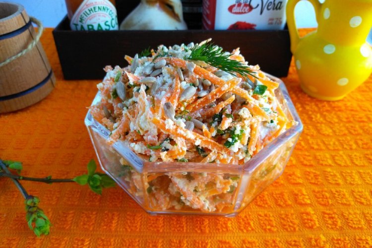 Vitamin Salad with Carrots and Cottage Cheese