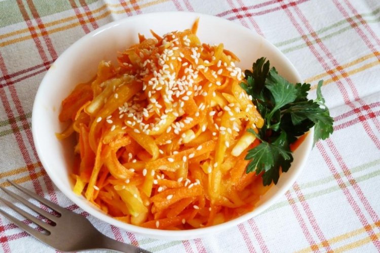 Vitamin Salad with Pumpkin and Apple