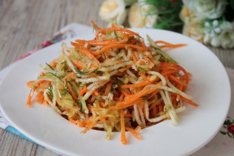 Vitamin Salad with Radish and Tomatoes