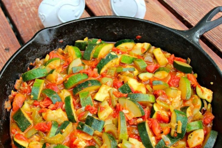 Braised Zucchini with Tomatoes