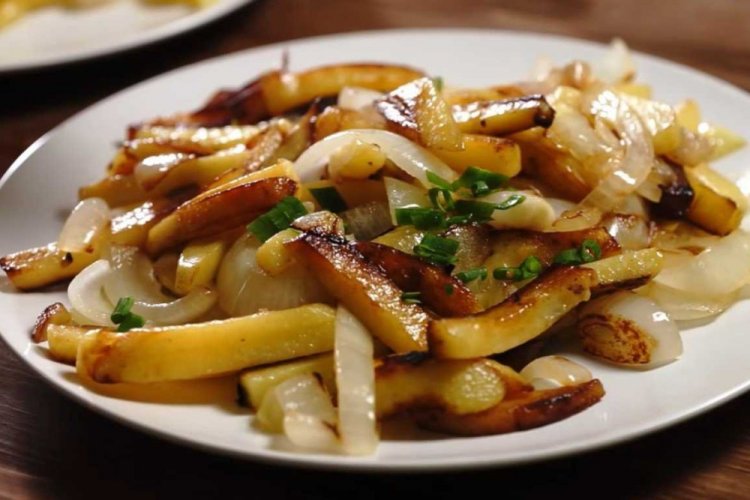 Fried Potatoes with Onions