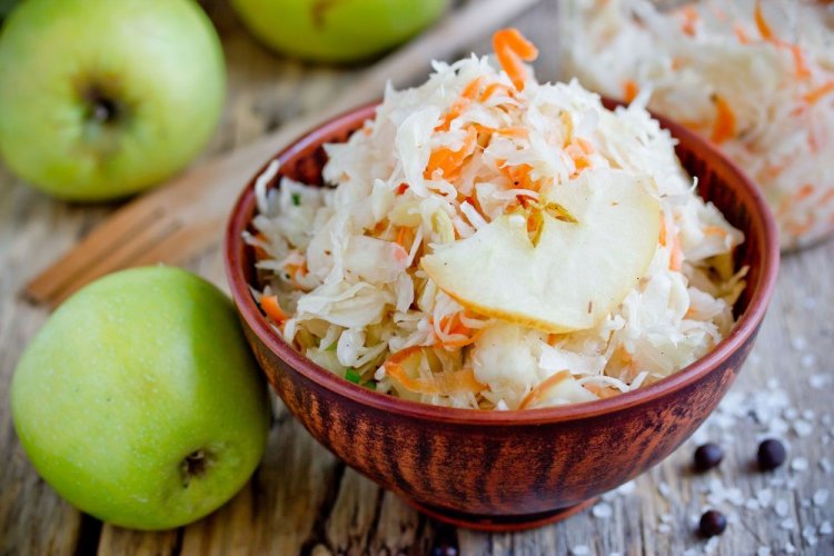 Sauerkraut Salad with Apples
