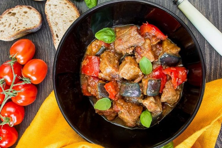 Stewed Turkey with Eggplant