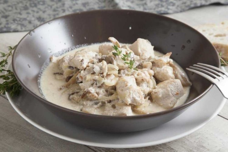 Stewed Turkey with Cream