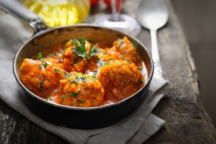 Grechaniki en salsa de tomate