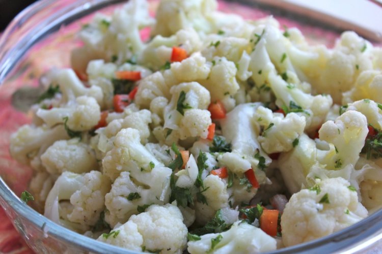 Cauliflower Salad with Bell Pepper and Olives