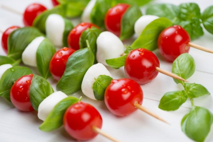 Mozzarella and Cherry Tomato Canapés