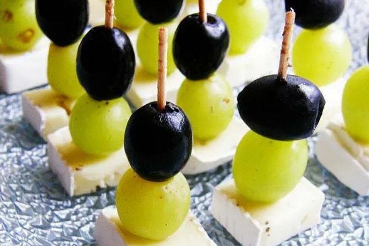 Mozzarella and Grape Canapés