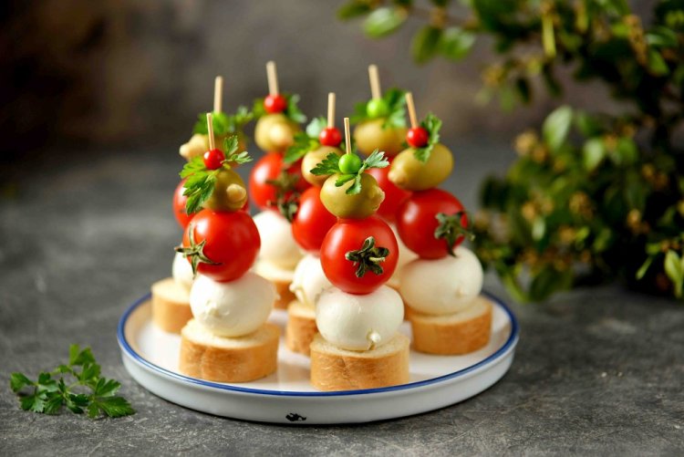 Mozzarella Canapés on Baguette