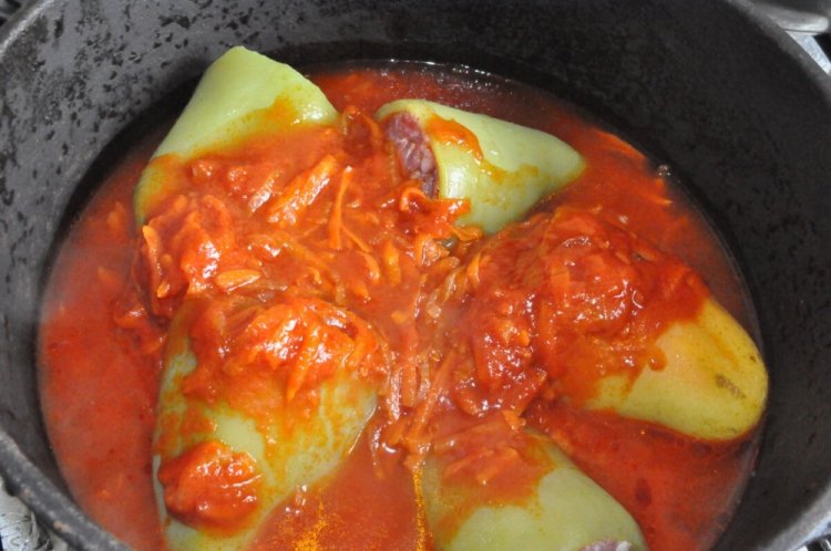 Salsa de tomate clásica para pimientos rellenos