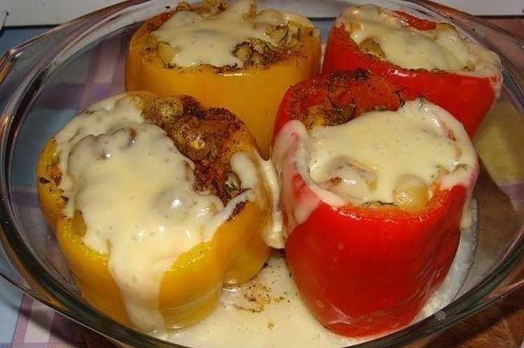 Salsa de queso picante para pimientos rellenos