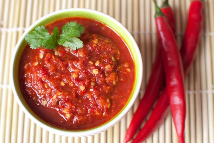 Salsa picante para pimientos rellenos