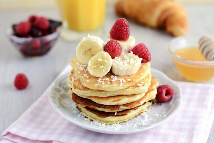 Tortitas de plátano con requesón